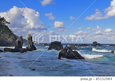 青海島・海上アルプス「中の浦から望む変装行列」 85152064