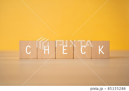 「CHECK」と書かれた積み木 85155286