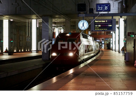 アントウェルペン中央駅に入線する高速列車タリス 85157759