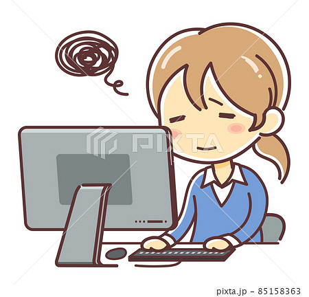 うんざりした表情でパソコンの画面を見る女性（PC がっかり ネガティブ 仕事） 85158363