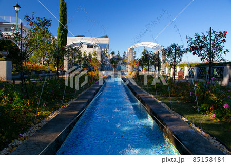 山手イタリア山庭園の噴水 85158484