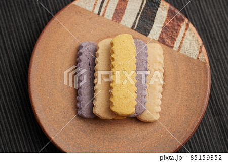 沖縄のやちむんとちんすこう 85159352