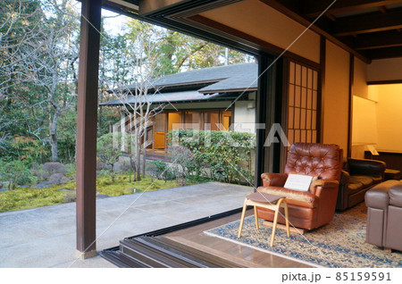 東山旧岸邸　居間 85159591