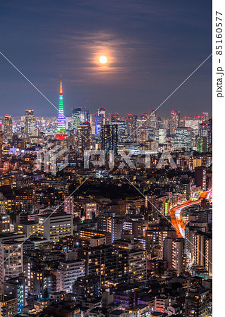 東京都 東京都市夜景 満月の夜の写真素材