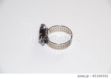 パイプにホースを固定する金具 85160592