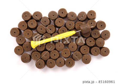 Brown pre-drilled halibut pellet Brown pre-drilled halibut pellet 85160961