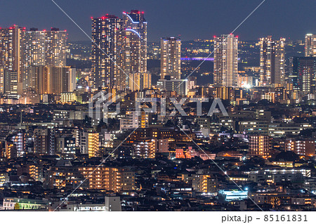 《神奈川県》タワーマンション群の夜景・武蔵小杉方面 85161831
