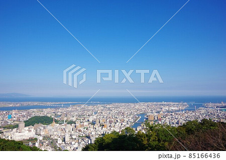 徳島県 眉山公園から徳島市街・淡路島・沼島方面を望む 徳島県 眉山公園から徳島市街・淡路島・沼島方面を望む 85166436