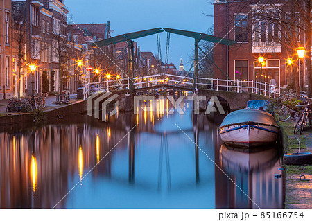 Leiden canal Oude Rijn Leiden canal Oude Rijn 85166754