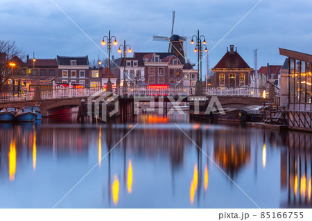 Leiden canal with Windmill De Valk Leiden canal with Windmill De Valk 85166755