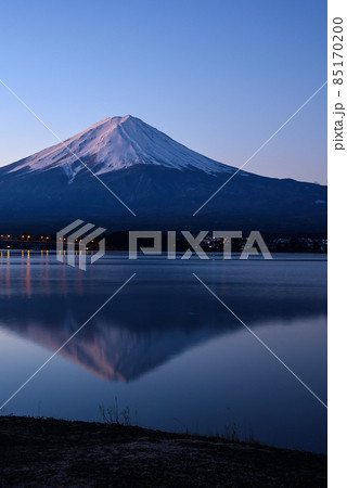 夜明けの逆さ紅富士・河口湖 夜明けの逆さ紅富士・河口湖 85170200