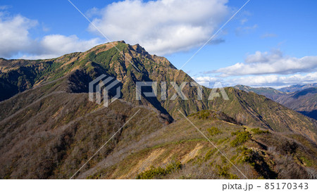 快晴の空と谷川岳・天神峠からの絶景 快晴の空と谷川岳・天神峠からの絶景 85170343