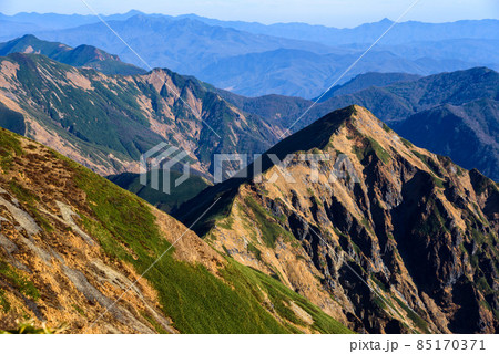 晩秋の谷川連峰・エビス大黒ノ頭と山並み 85170371