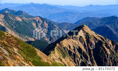 晩秋の谷川連峰・エビス大黒ノ頭と山並み 85170372