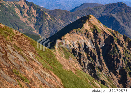 晩秋の谷川連峰・エビス大黒ノ頭と山並み 85170373