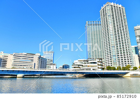 高島水際線公園よりみなとみらい大橋、横浜駅方面を望む(神奈川県横浜市)【2021.12】 85172910