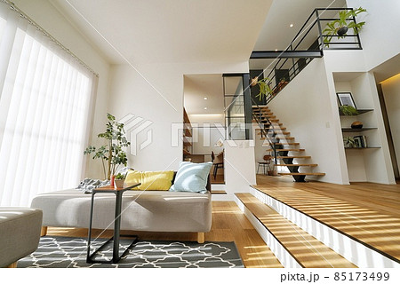 吹き抜けのある広いリビングダイニング 吹き抜けのある広いリビングダイニング 85173499