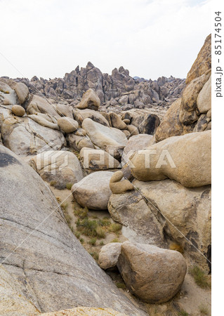 USA, California, Lone Pine, Rock Formations in Alabama Hills in Sierra Nevada Mountains USA, California, Lone Pine, Rock Formations in Alabama Hills in Sierra Nevada Mountains 85174504