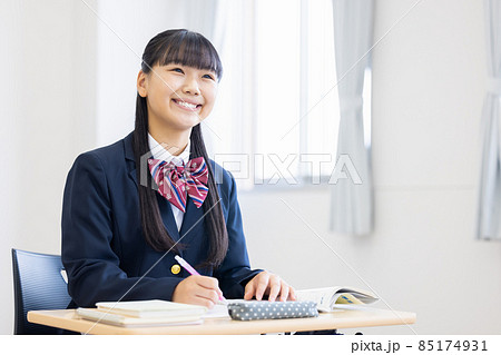 授業を受ける高校生 撮影協力:中央工学校附属日本語学校 授業を受ける高校生 撮影協力:中央工学校附属日本語学校 85174931