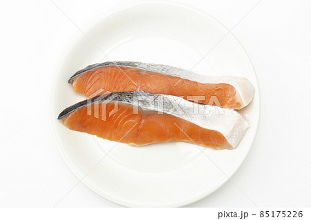 鮭の切り身 白バック 鮭の切り身 白バック 85175226