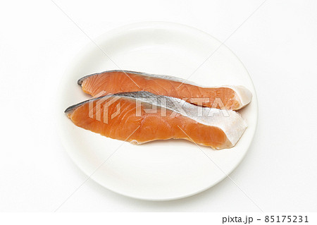 鮭の切り身　白バック 85175231