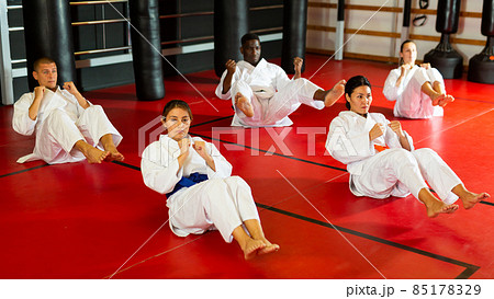 Athletes man and woman in kimono doing abdominal exercise 85178329