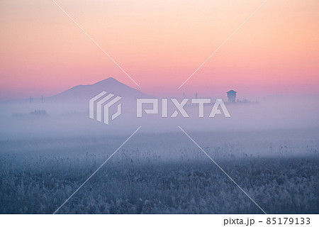 朝霧に包まれる筑波山【栃木県藤岡渡良瀬運動公園】 85179133