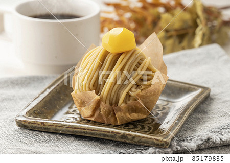 モンブランとコーヒー 85179835