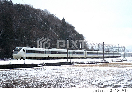 北陸本線　芦原温泉－細呂木　JR西日本　681系　W13＋T02編成（金沢）　サンダーバード 85180912