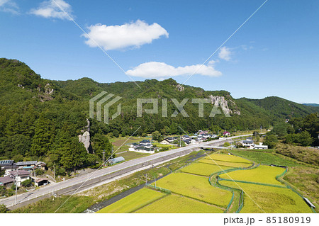 秋の長野県佐久市の内山峡を上空から撮影 秋の長野県佐久市の内山峡を上空から撮影 85180919