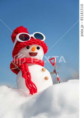 赤い帽子の雪だるま 赤い帽子の雪だるま 85181510