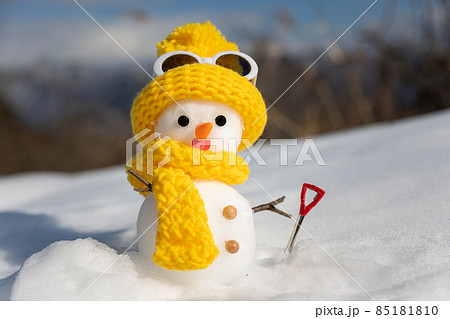 黄色い衣装の雪だるま 黄色い衣装の雪だるま 85181810