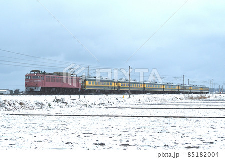 北陸本線　芦原温泉－丸岡　JR西日本　EF81-106（敦賀）＋14系（宮原）　サロンカーなにわ　 85182004