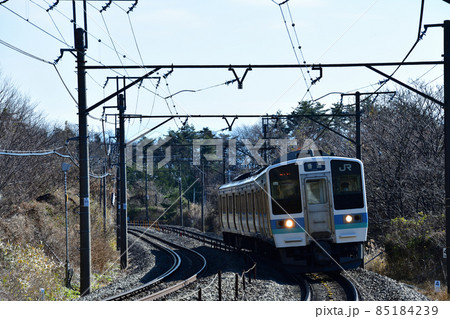 北杜市小淵沢町、中央本線を行く列車・下り普通電車 北杜市小淵沢町、中央本線を行く列車・下り普通電車 85184239