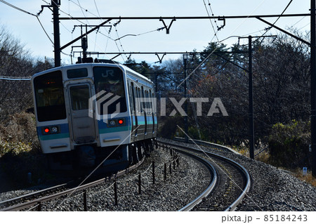 北杜市小淵沢町、中央本線を行く列車・上り普通電車 北杜市小淵沢町、中央本線を行く列車・上り普通電車 85184243