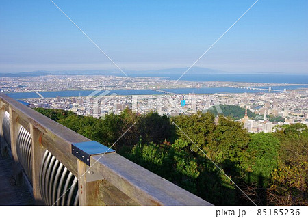徳島県　眉山公園から徳島市街・淡路島・沼島方面を望む 85185236