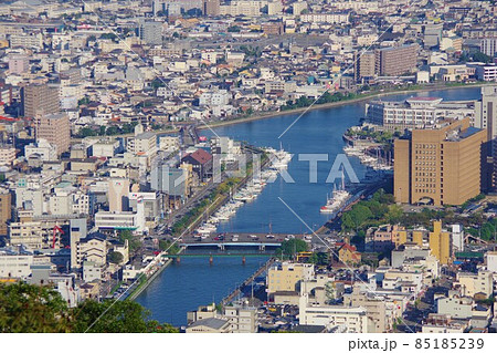 徳島県　眉山から県庁・ケンチョピア・かちどき橋周辺を望む 85185239