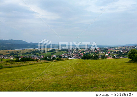 A picturesque view of the mountains on a tkmanny autumn morning in the countryside. 85186307