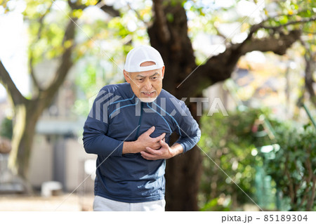 シニア男性　マラソン　心臓発作 85189304