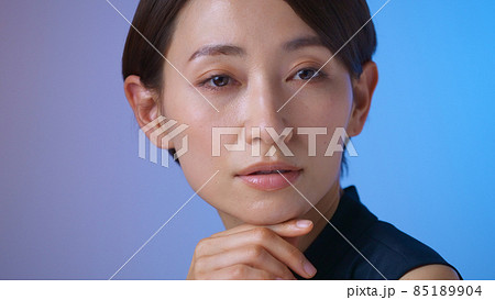 カラフル 女性 マルチカラー クールビューティー カラフル 女性 マルチカラー クールビューティー 85189904