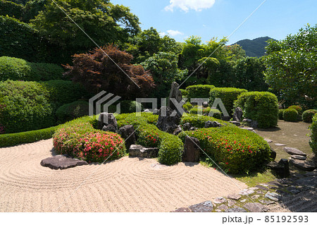 【瀬戸内三十三観音霊場】第十三番 頼久寺庭園のサツキが咲く鶴島 岡山県高梁市 【瀬戸内三十三観音霊場】第十三番 頼久寺庭園のサツキが咲く鶴島 岡山県高梁市 85192593