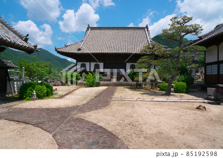 【瀬戸内三十三観音霊場】第十三番　頼久寺の法堂と境内　岡山県高梁市 85192598