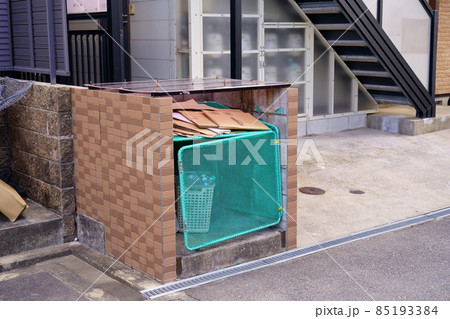 アパートのごみ置き場 85193384