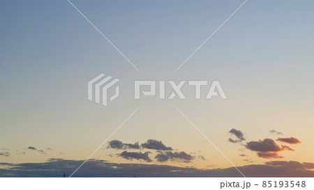 コピースペース・穏やかな景色・雄大な空・自然が紡ぎ出す・clearsky・空を見上げる 85193548