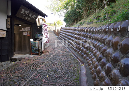 愛知県常滑市：でんでん坂（瀧田家正門前） 85194213