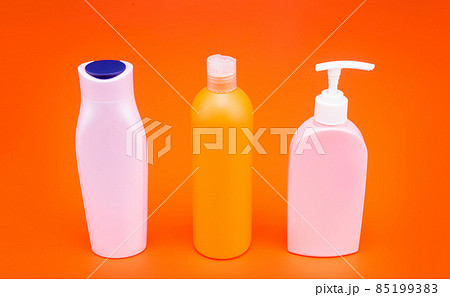 For cosmetic packing. Packaging bottles. Refillable bottles with flip cap and pump dispenser. HDPE 85199383