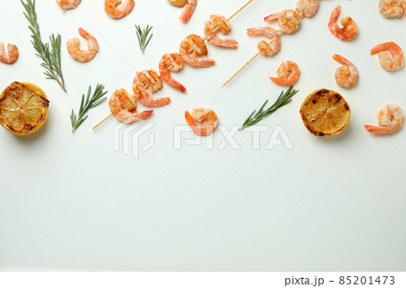 Tasty grilled shrimps and ingredients on white background 85201473