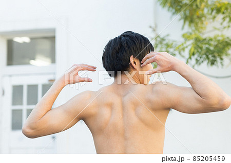 鍛えられた男性の背中の写真素材 [85205459] - PIXTA