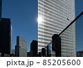 汐留の高層ビルと青空 85205600