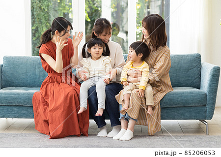 子育て中のママ友 子育て中のママ友 85206053